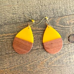 Super cute and never worn yellow and wood earring